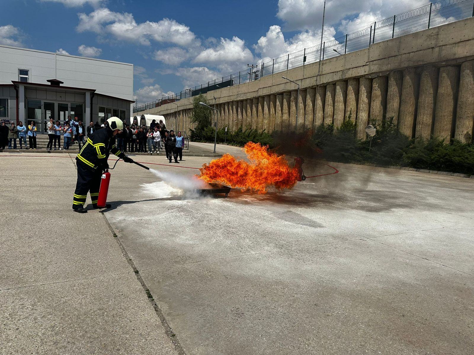 Yangın Eğitimi: İş Yerlerinde Güvenliği Artırmanın Anahtarı